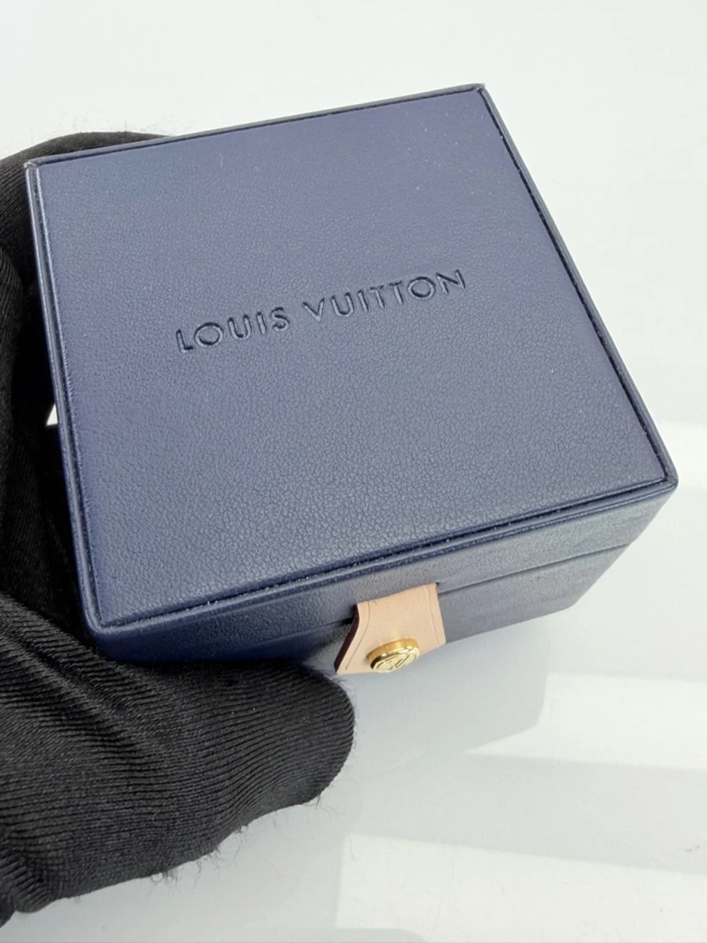 Louis Vuitton Lock Me Heart Earrings Pomme D'Amour
